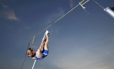 开云体育中国-围场与球场的交响诗，F1战略博弈与NBA终极对抗的共鸣