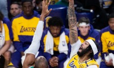 开云体育中国-NBA新赛季揭幕战：湖人力克凯尔特人