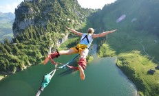 开云体育登录-夜袭巴林，钢铁狐步与黎明前的致命狩猎