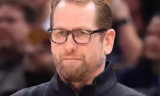 开云体育中国-76人主帅执教风波：球员怨声载道