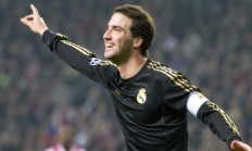 开云体育平台APP-全能中场的光芒，巴雷拉如何以一己之力点亮意甲焦点之夜