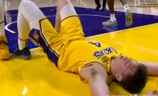 开云体育中国-湖人后卫再次伤退，球队深陷伤病泥潭