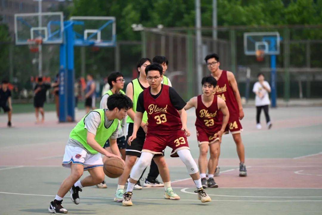 精彩的篮球盛宴，东部半决赛火爆展开