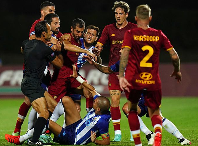 包含罗马苦战逼平，保住排名优势的词条