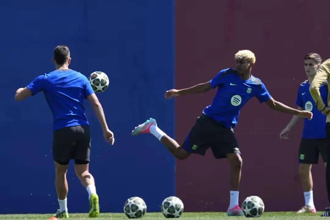 包含防线失误！球队后防线防守疏漏失误频出的词条