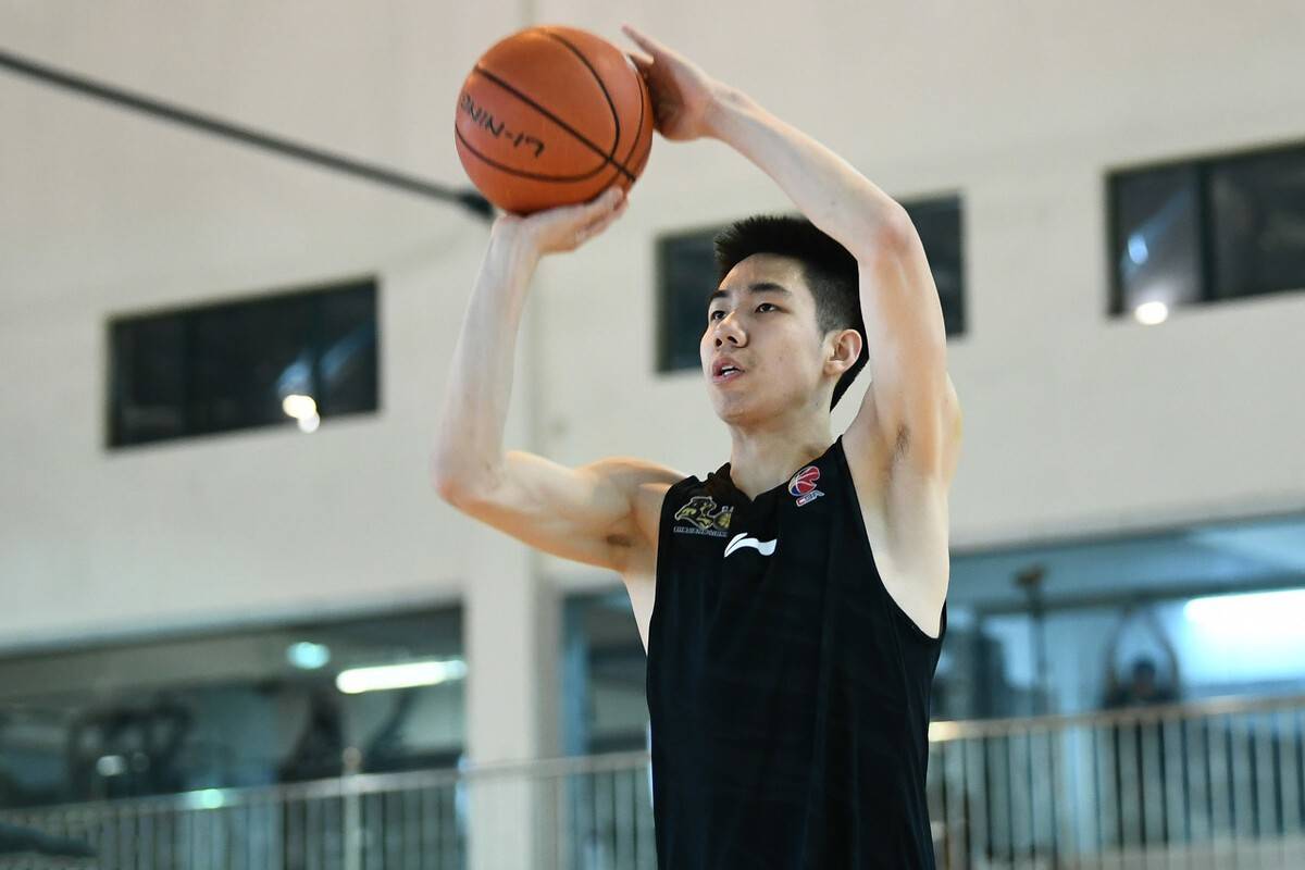 河南男篮大胜一场，给球迷惊喜连连