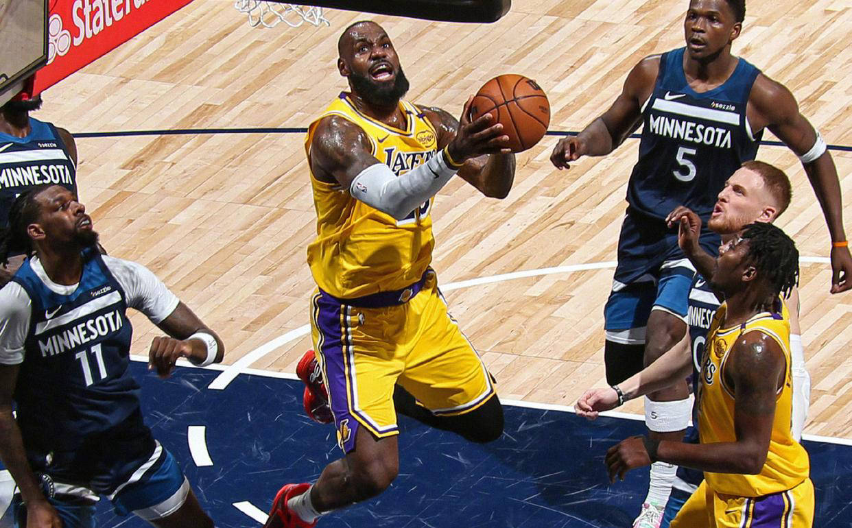 红粉组合领衔湖人队再下一城，实力无敌