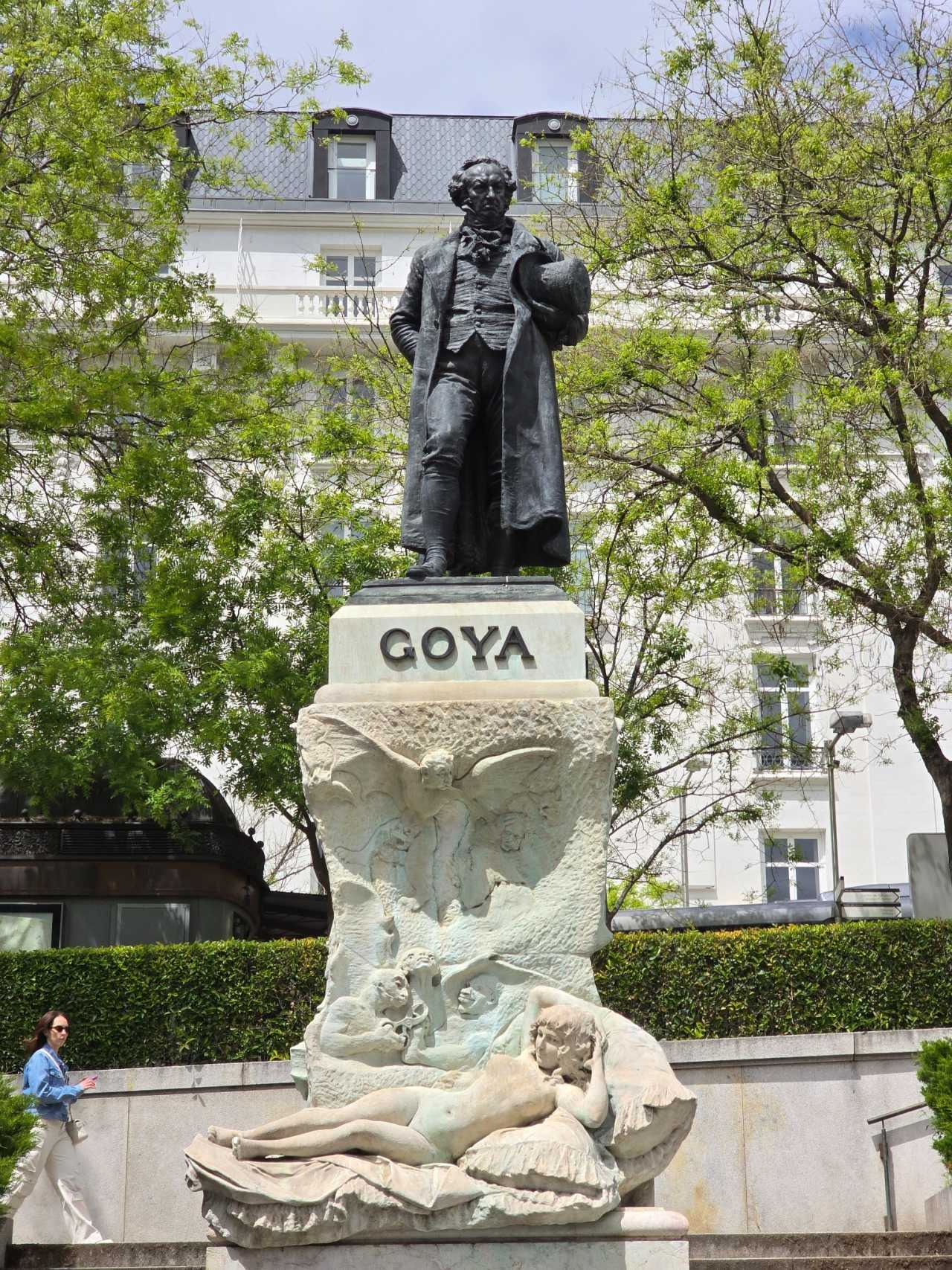 巴塞罗那客场战平卢多戈雷茨，科曼解围成功的简单介绍