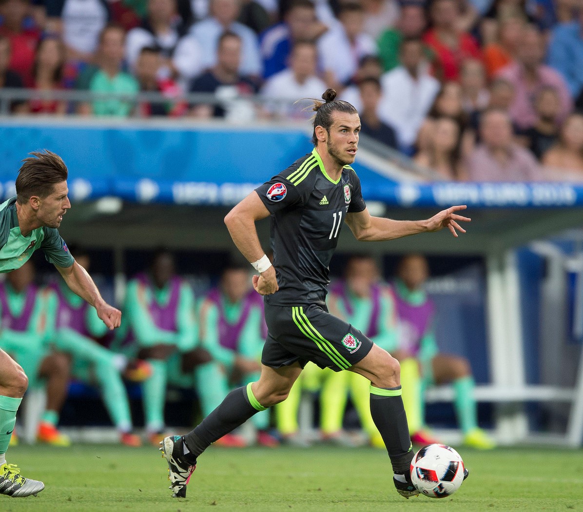 匈牙利客场击败威尔士，展现出实力