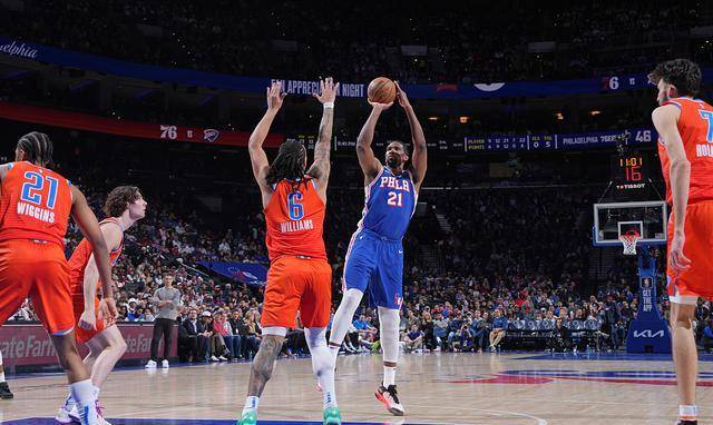 雷霆惨遭76人虐杀，西蒙斯媲美魔术师表现出色的简单介绍