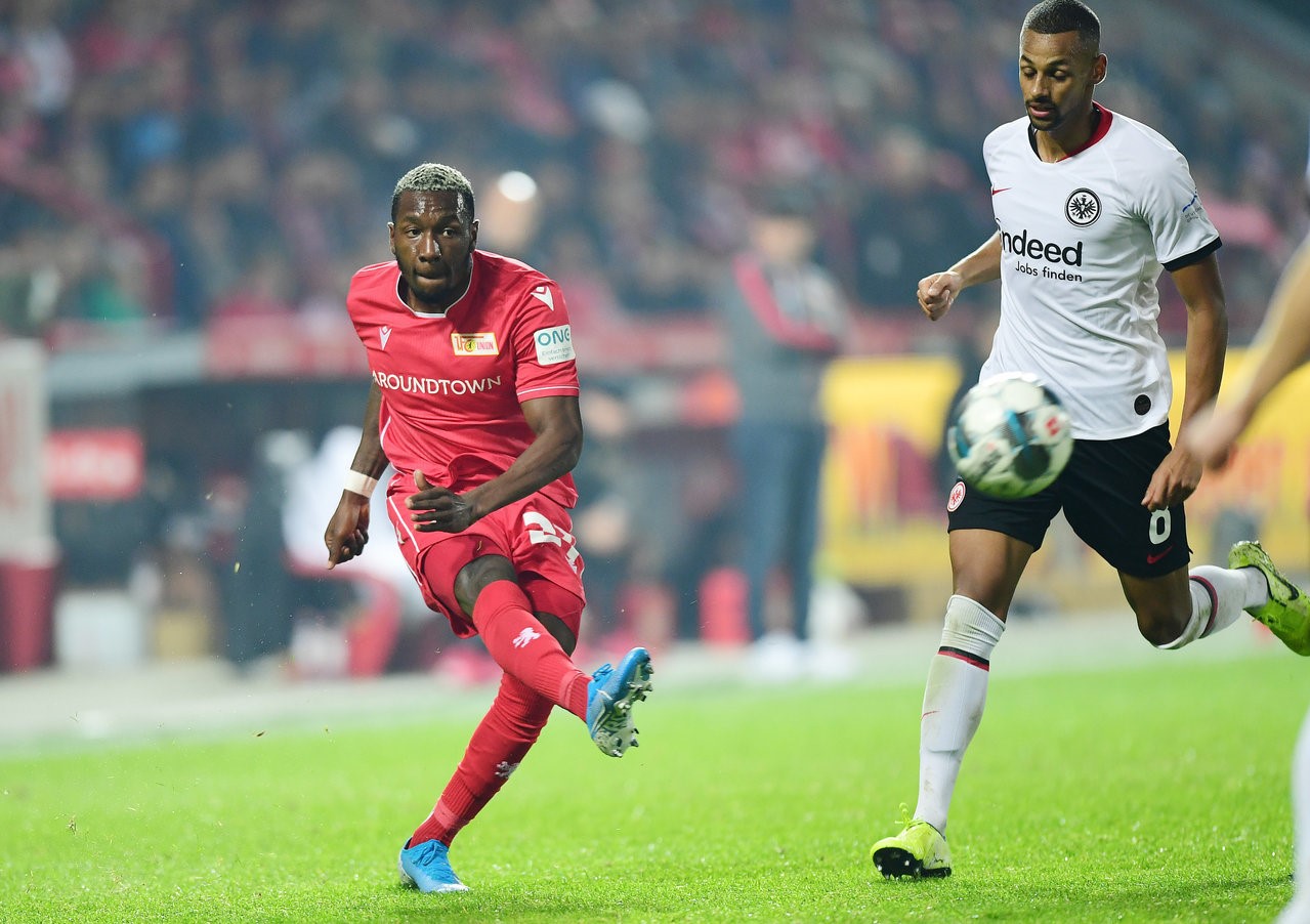 包含SHR险胜BRO，Peanut完成史诗逆转强强对话四强赛，锁定晋级资格的词条