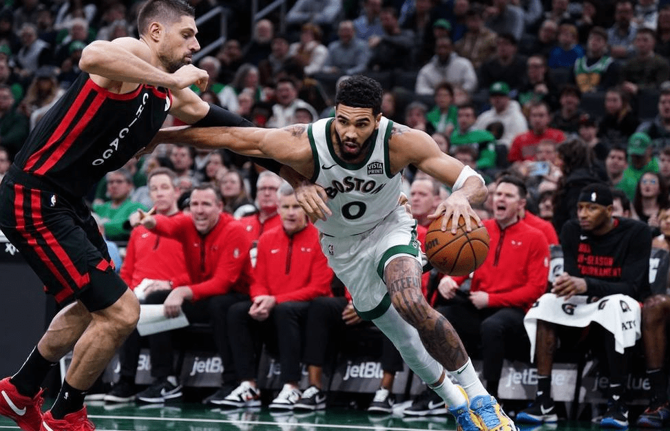 公牛主场告捷，拉文贡献全队最高得分