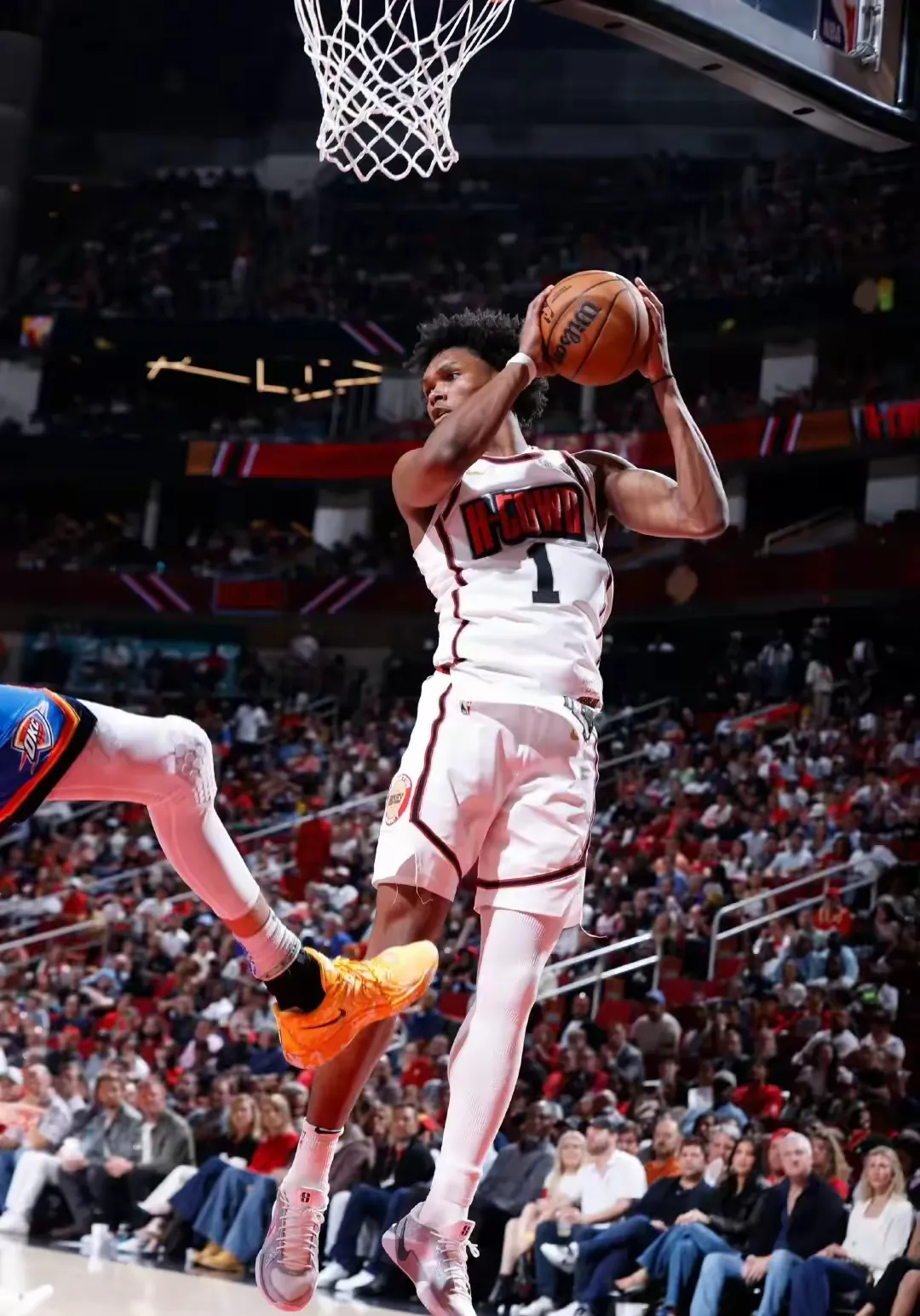 火箭客场惜败雷霆，哈登孤立