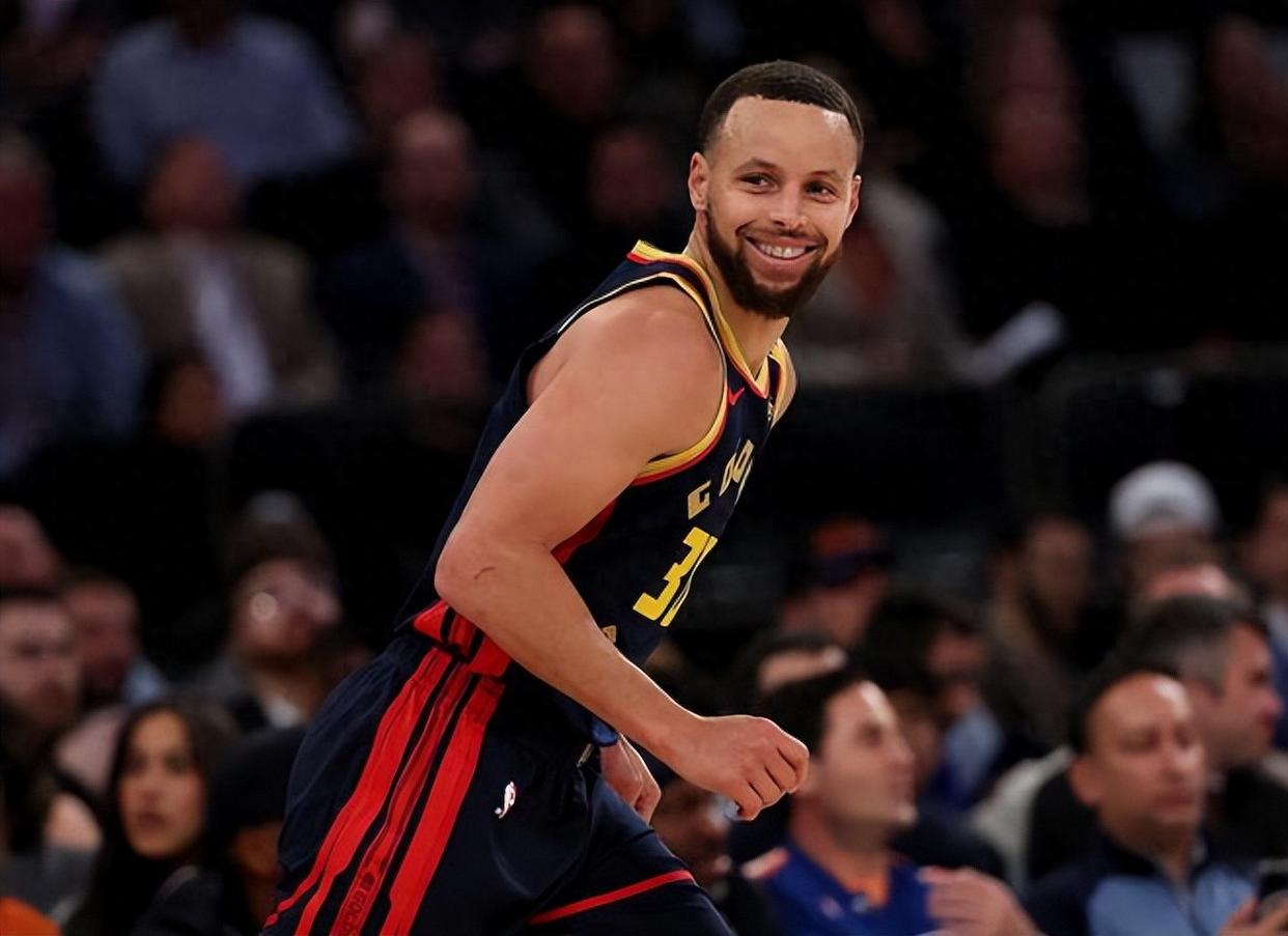 勇士再胜尼克斯,库里表现强势 勇士再胜尼克斯,库里表现强势