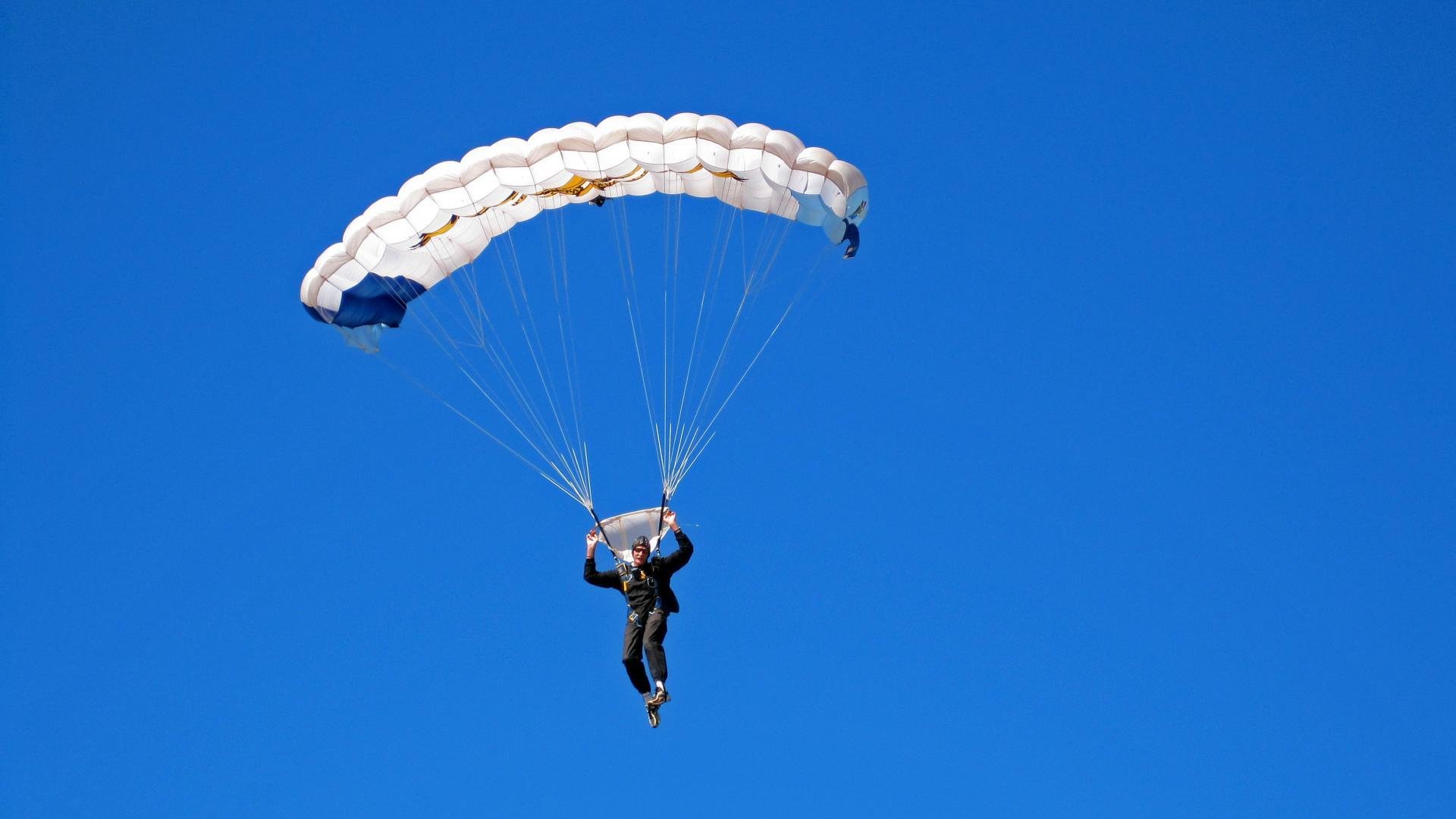 绿茵波斯铁骑踏平德意志南疆，世纪冷门背后的关键先生竟是楚阿梅尼