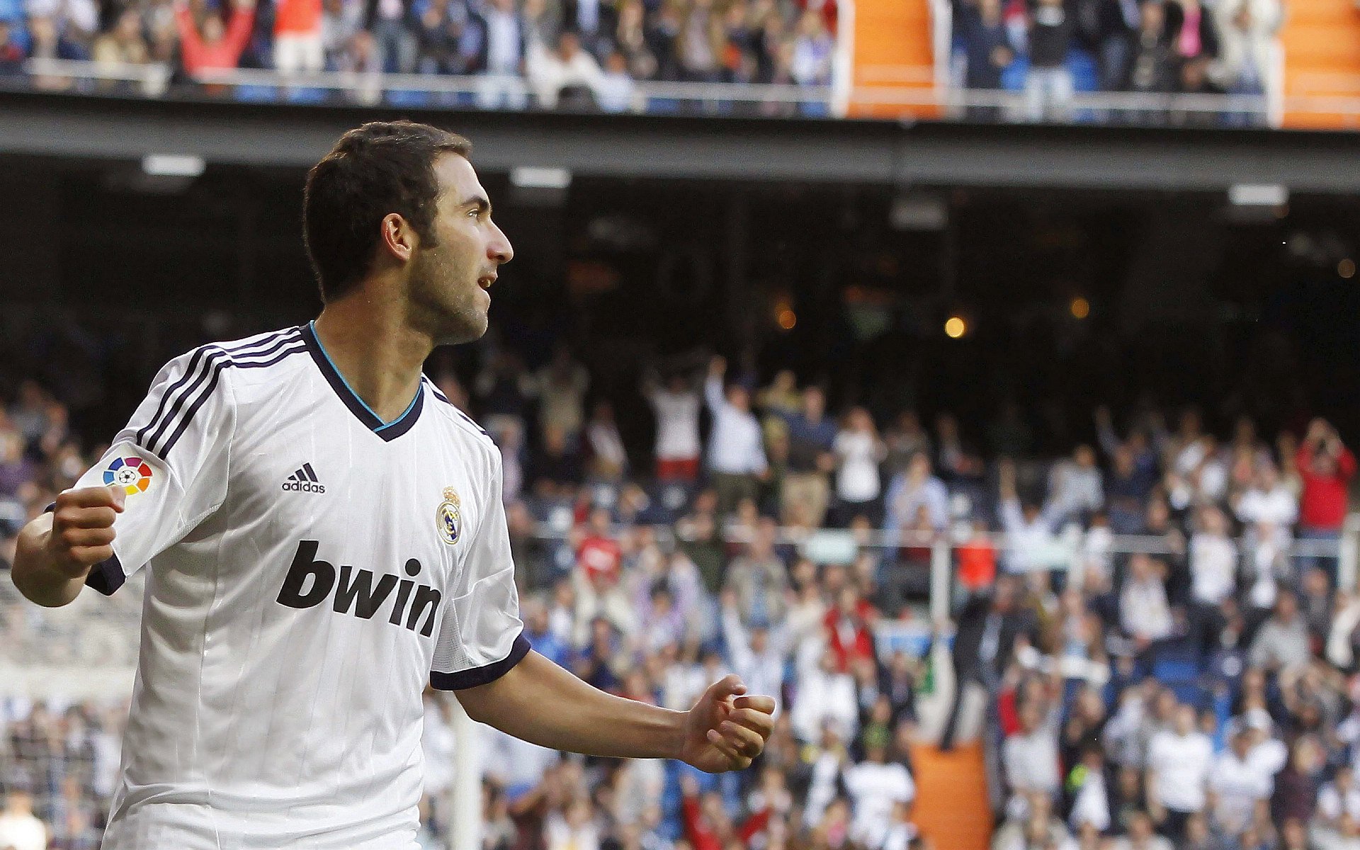 魔幻联动，当多特黄墙遇见安第斯雄鹰，卡马文加在虚拟绿茵打出世纪数据